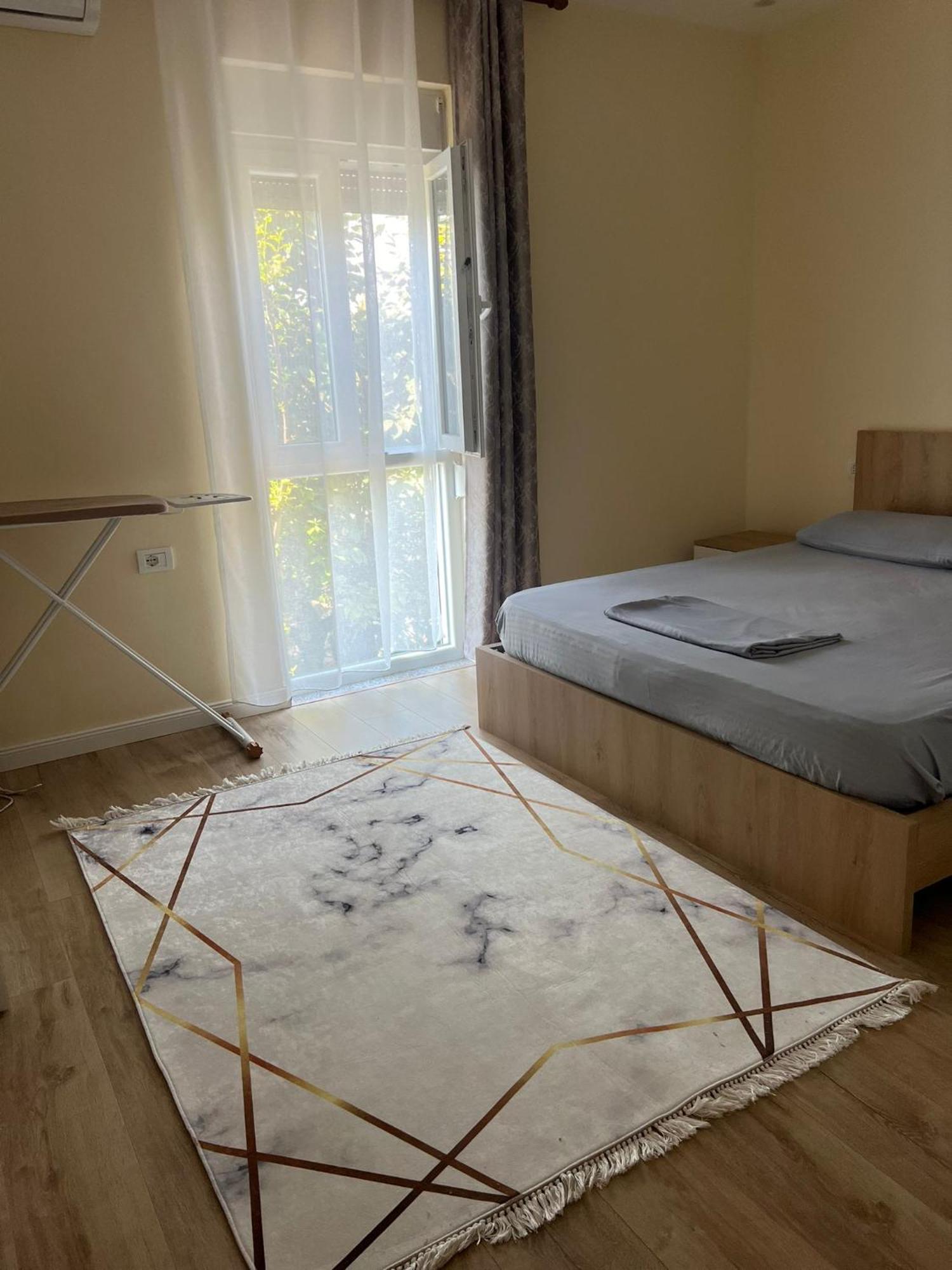 B&B Kroni 1 Shkodër エクステリア 写真